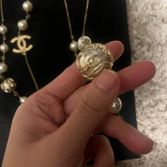 Chanel - Picture 2 of 2